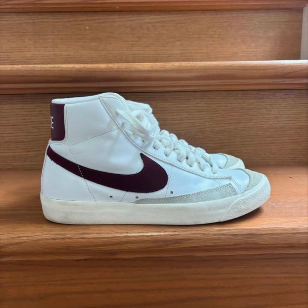Nike Blazer Mid 77 White Team Red Sneakers Classic Vintage Style Shoes